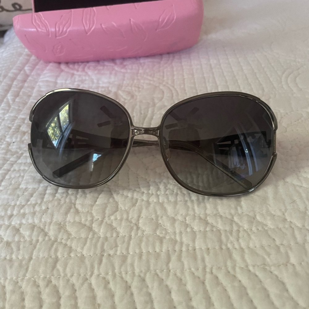 Elegant Gray Sunglasses
